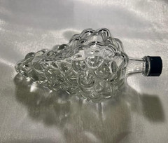 Vinatage Glass Bunches of Grapes Bottle w/Black Cap 6.5&Prime;