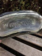 VTG Curved Wine Oval 1 Pint Glass Flask Bottle Grapes Embossed w/ Metal Lid