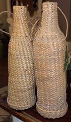 Wicker Rattan Straw Wine Bottle Carrier Holder Decorative Design MCM Vintage