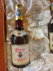 Vintage Tokaji Wine Set in Decorative Box – Rare Collector’s Piece with Story