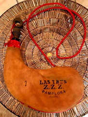 NEW -LAS TRES Z.Z.Z. – CURVED GOAT LEATHER WINE SKIN (1L) PAMPLONA, ESPANA