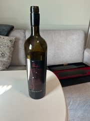 MARILYN MONROE EMPTY WINE BOTTLE MERLOT NAPA VALLEY Pose No. 2