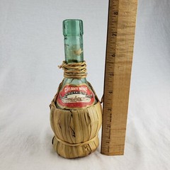 Vintage CHIANTI WINE Bottle BORGHINI Label Wicker Wrapped Green Glass 1/2 Pint