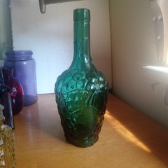 PRETTY GREEN CLUSTER OF GRAPES SHAPED WINE BOTTLE WITH EMB LEAF