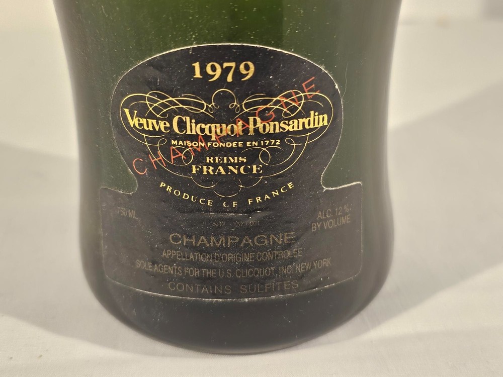 VEUVE CLICQUOT PONSARDIN LA GRANDE DAME CHAMPAGNE EMPTY 1979 B