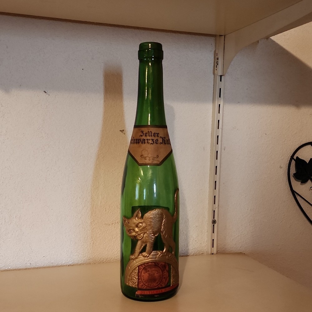 1969 Zeller Schwarze Katz Mosel Wine Bottle Green 1 pt. 8 fl. ozs.