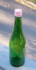 Vintage 1968 UNITED VITNER&rsquo;S INC Green Glass Wine Bottle Org Pink Lid Beautiful