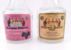 Mogen David Wine Sample 4 oz Bottles – Lot of 2 empty