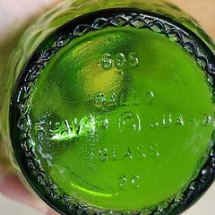 Vintage 4/5 Quart Gallo Wine Flavor Guard Bottle Embossed Grapes Green Glass