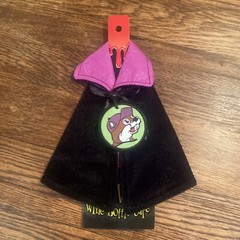Buc-ee’s Vampire Halloween Wine Bottle Cape 2023 New W/ Tag Elf On Shelf Clothes