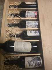 Shelby Collectable Wine Box, 6 bottles of signed wine with box