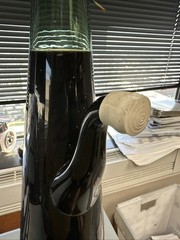 VTG 1966 CHIANTI ITALIAN GREEN GLASS WINE BOTTLE, 22&Prime; H, GIUNTI, ORIGINAL STKRS