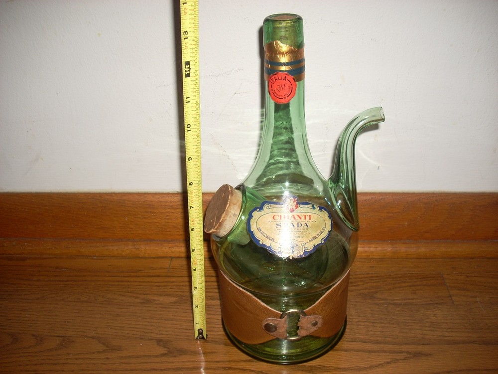 Vintage Chanti Spada Italian Wine Bottle Decanter with Ice Chamber.