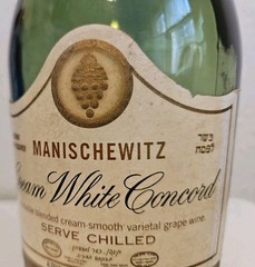 MANISCHEWITZ Cream White Concord grape wine, 4/5 quart bottle(empty). NY Kosher