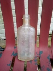 MONARCH WINES EMBOSSED GRAPES BOTTLE HALF PINT Excellent