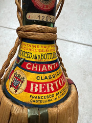 RARE Vintage 1961 Bertolli CHIANTI Rattan Wrap Red & Green Rand Loop (Empty)