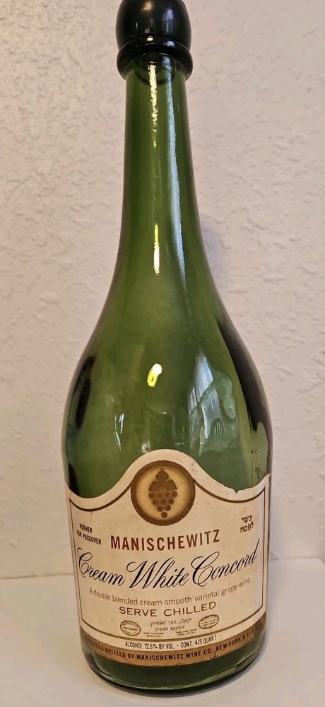 MANISCHEWITZ Cream White Concord grape wine, 4/5 quart bottle(empty). NY Kosher