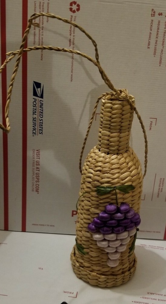 VTG.WICKER/RATTAN Wine Bottle Holder BASKET RAFFIA GRAPES