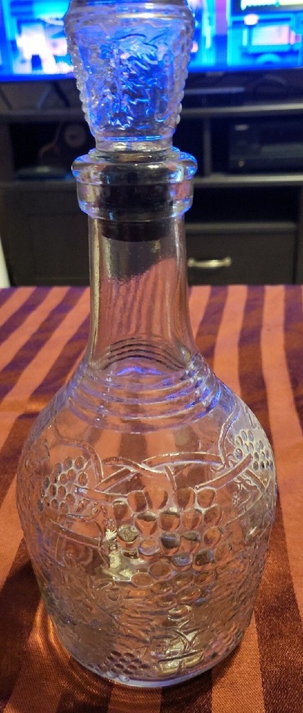 Vintage 4/5 QUART Clear GLASS WINE BOTTLE DECANTER GRAPES & LEAVES 8” Tall