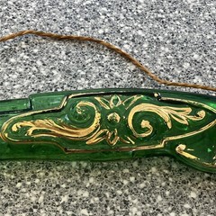 VINTAGE 17”- “CHIANTI” GREEN/GOLD GLASS PISTOL DECANTER-EMPTY