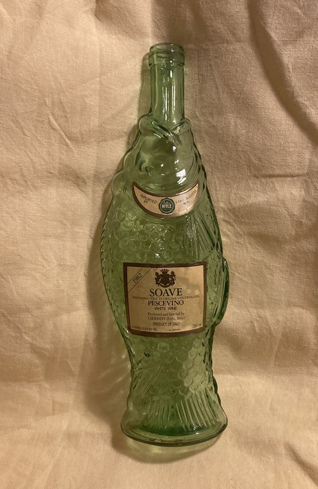 VTG 1982 Soave Pescevino Fish Shaped Wine Bottle Cierrevi Italy Empty 750 ml.