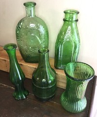 VTG GREEN GLASS EMBOSSED VASE EC BRODY CAPE MAY BITTER CATHEDRAL 15 BOTTLE LOT