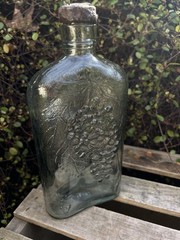 VTG Curved Wine Oval 1 Pint Glass Flask Bottle Grapes Embossed w/ Metal Lid