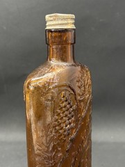 Vintage Bardenheier&rsquo;s Wine Amber Glass Embossed Pint Flask Bottle 1930s-1950s