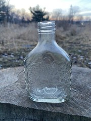 Vintage 1951 BerryCup Shorty Wine Bottle. 2/5pint. New York. Screw Top