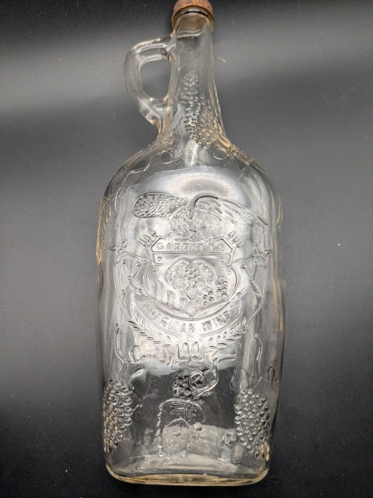 Vtg GARRETT&rsquo;S AMERICAN WINE Embossed Eagle & Grapes Glass Bottle Nice Heavy