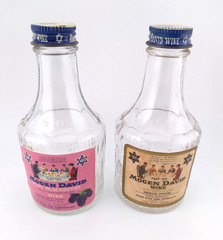 Mogen David Wine Sample 4 oz Bottles – Lot of 2 empty