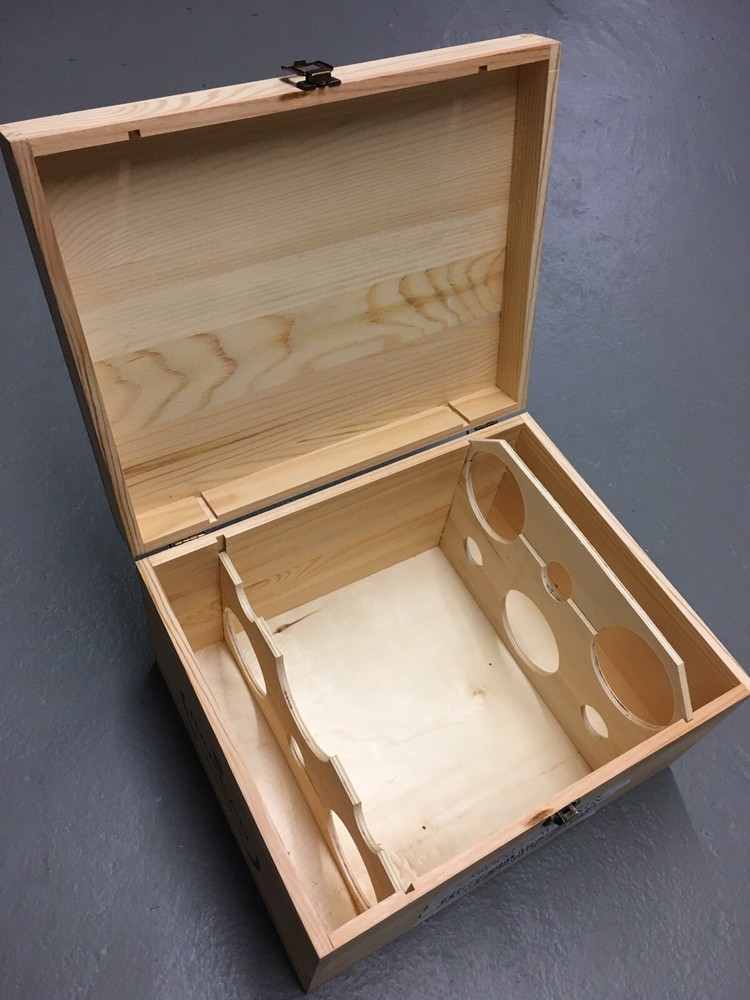 Wine Empty Wooden box for Wine 6 Bottles Barkan 2019