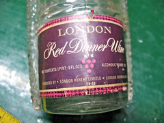 CANADIAN LONDON ONTARIO RED DINNER WINE BASKET BOTTLE 11.5 » w/ ALL LABELS NM