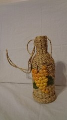 VINTAGE WOOVEN STRAW RATTAN WINE BOTTLE HOLDER CARRIER YELLOW EMBROIDERY GRAPES