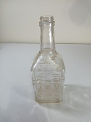 VINTAGE MANISCHEWITZ WINE BOTTLE, DECORATIVE DESIGN, ONE QUART