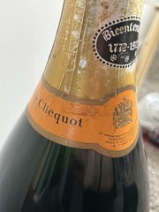 VEUVE CLICQUOT PONSARDIN 24&Prime; CHAMPAGNE DUMMY DISPLAY COLLECTIBLE EMPTY BOTTLE