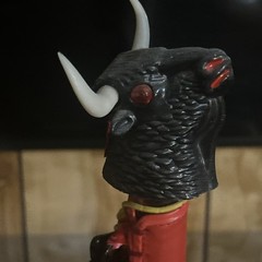 VTG RED WINE BOTTLE-Botella Torcida Sangria Bulls Head & Bull Fighter W/Chain