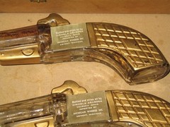 VTG 60s 70s RARE PISTOL BOTTLES IN WOOD BOX TARONA RED TABLE WINE PROP DECOR