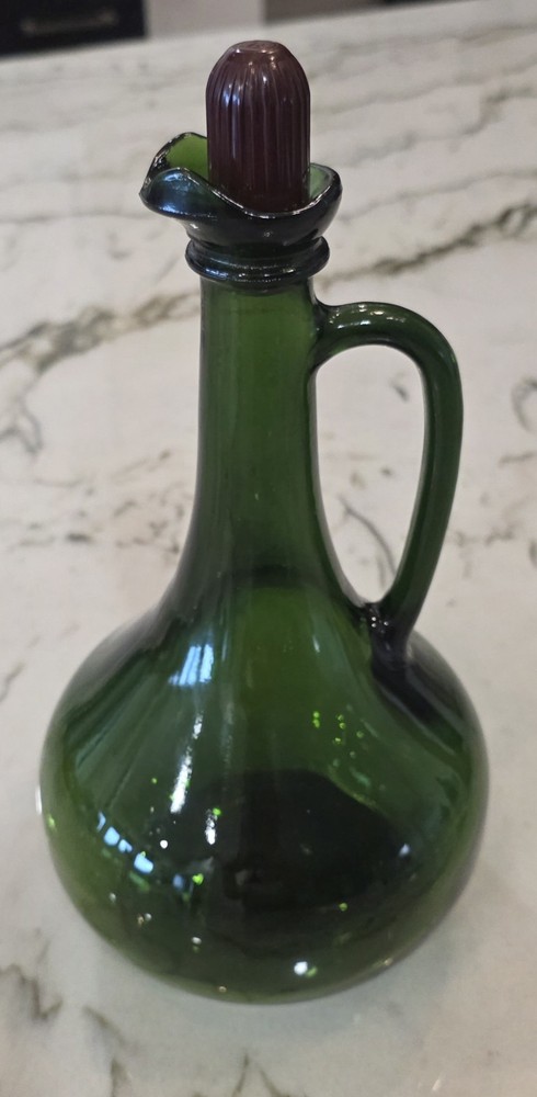 Vintage Wine World 1976 Green Glass Decanter Bottle 1.5 Litre Long Neck Handle.