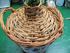 JUAN HERNANDEZ SPANISH BURGUNDY WICKER ENCASED 1 GAL BOTTLE VINT. 1959