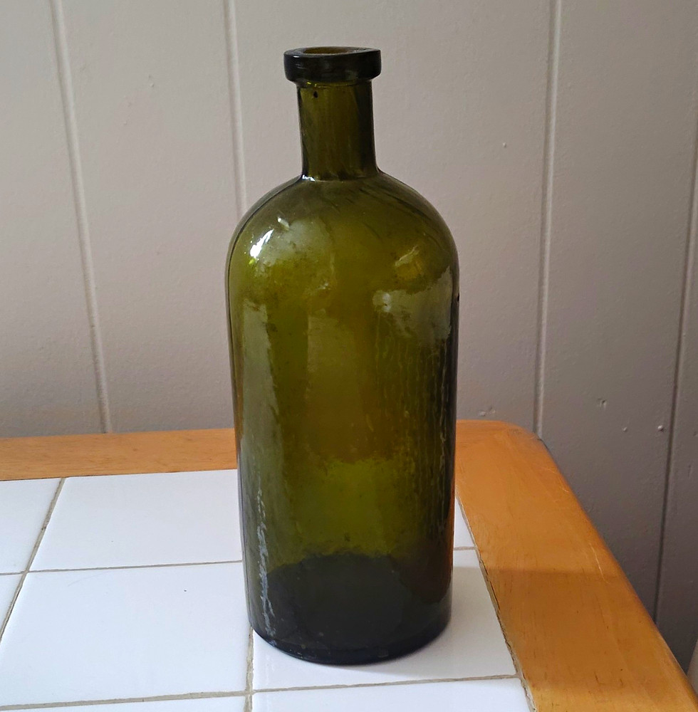 Green Glass Wine Bottle with Applied Lip, No Label / Unlabeled
