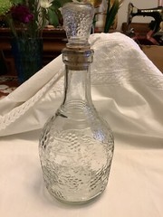 Excellent Vintage Marked mid century 4/5 quart wine bottle decanter grapes decor