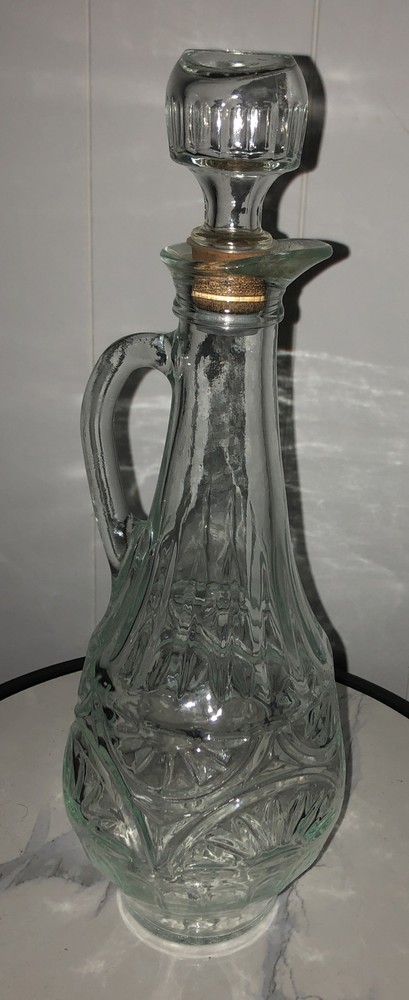 BOTTLE: clear glass, MOGEN DAVID Concord 1979 Wine Decanter w/stopper EMPTY, VTG