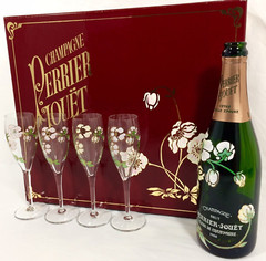 1988 Perrier Jouet Belle Epoque 4 Champagne Flutes & Floral EMPTY Bottle Vtg Box