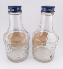 Mogen David Wine Sample 4 oz Bottles – Lot of 2 empty