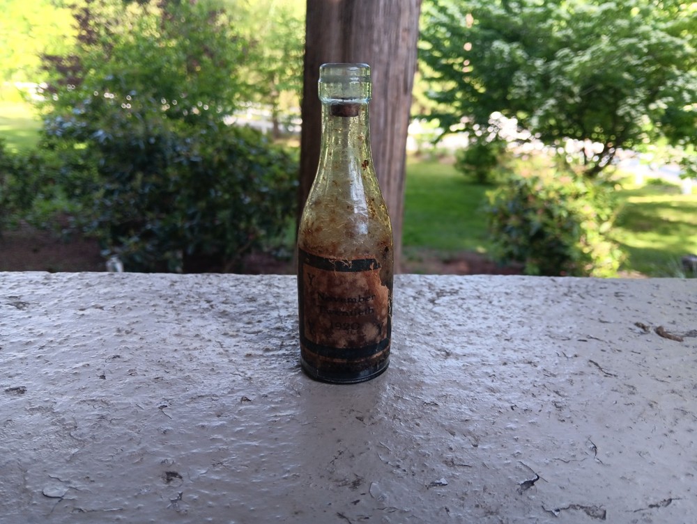 VINTAGE ANTIQUE 1920 PAPER LABLE BOTTLE WINE WHISKEY WAX COVERED OLD BOTTLE