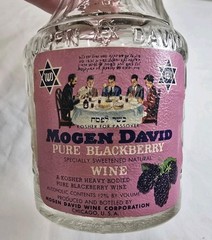 2 Mogen David Wine Bottles 4oz Blackberry & Rosè Vintage Pair