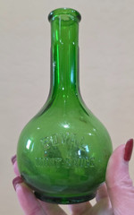 1910&rsquo;s Emerald Green ROYAL MINT SAUCE Antique Bottle 6.25&Prime; H USA Made