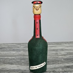 VTG French « Liqueur de L&rsquo;Armee Rouge » Bottle Flock w/ Soldier Wood Head Stopper