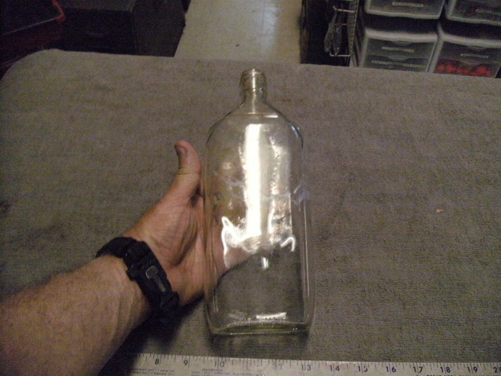 Vintage 4/5s Quart Clear Glass Wine ? Bottle, Screw top, No Label. see Picture